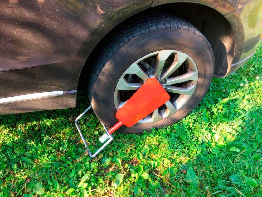 Блокиратор колеса грузового автомобиля