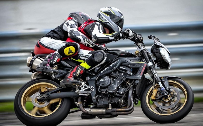 Посадка на спортивном мотоцикле