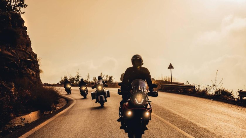 Мотоциклист на закате