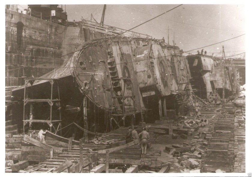 Английский эсминец «Кингстон», уничтоженный в Сухом доке Мальты