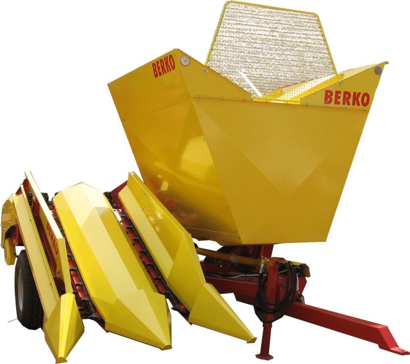 Прицепной комбайн для уборки кукурузы в початках Берко