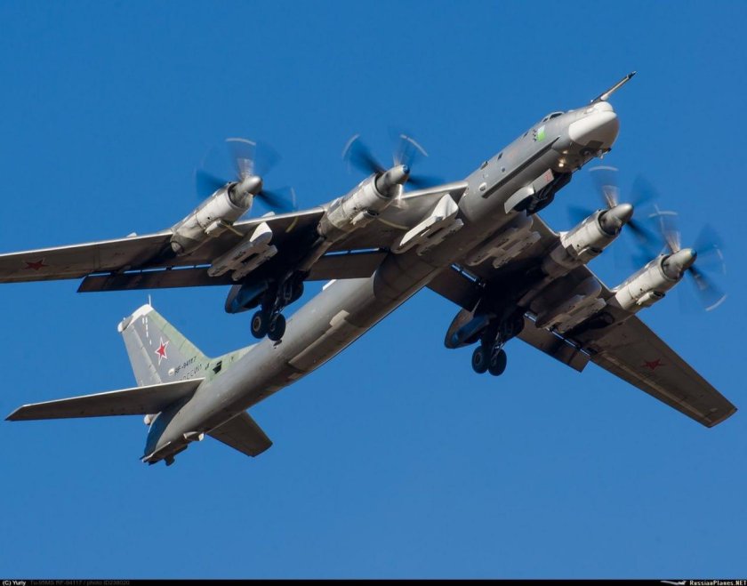 Стратегический бомбардировщик ту-95мс