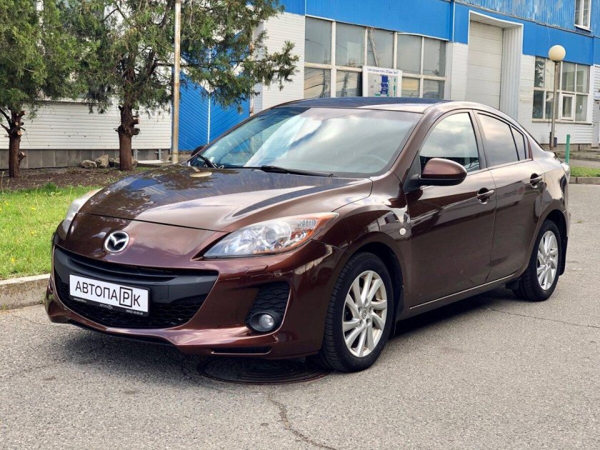 Mazda 3 коричневая