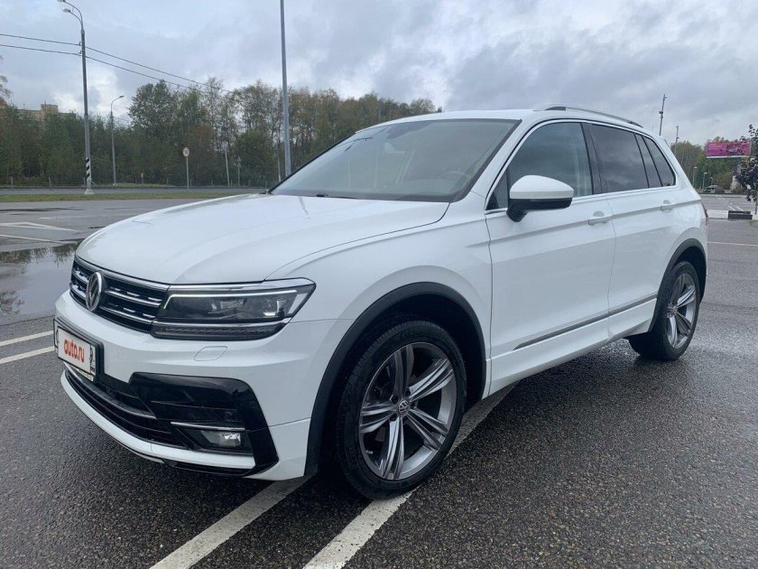 Фольксваген Тигуан спортлайн 2018 белый