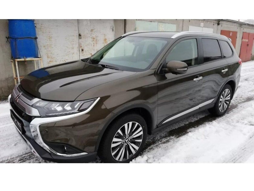 Mitsubishi Outlander коричневый