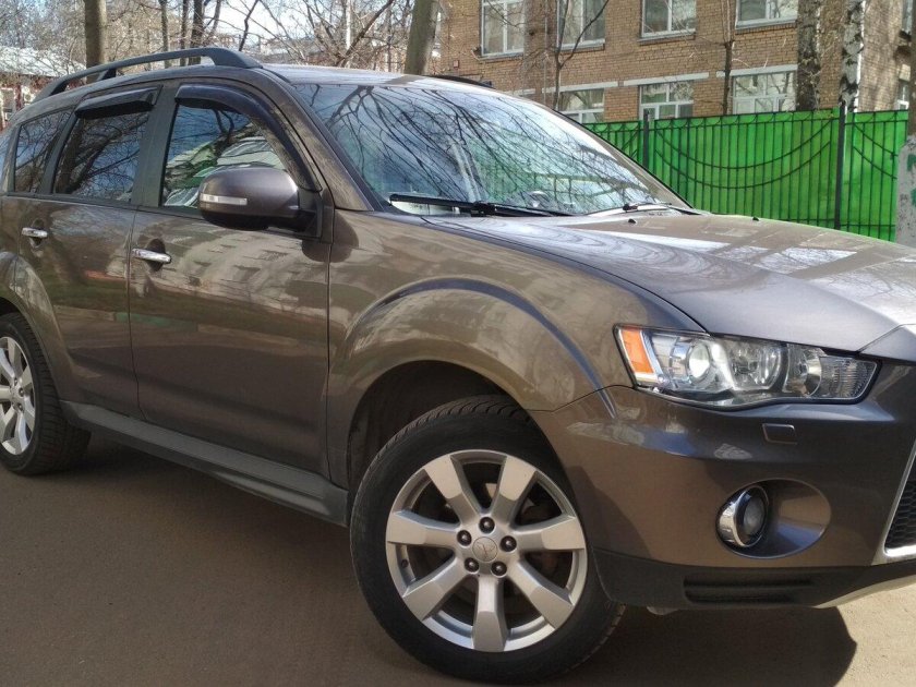 Outlander XL 2010 коричневый