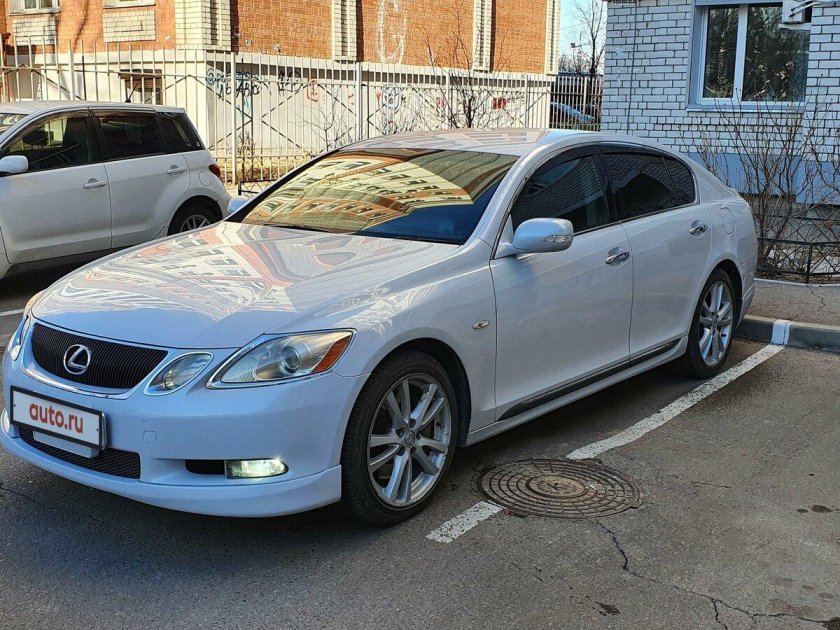 Лексус седан 2005