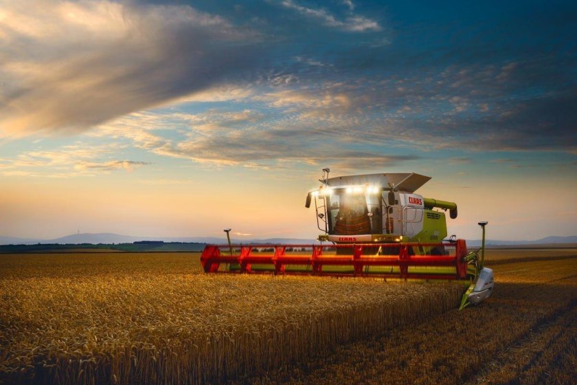 Комбайн CLAAS В поле