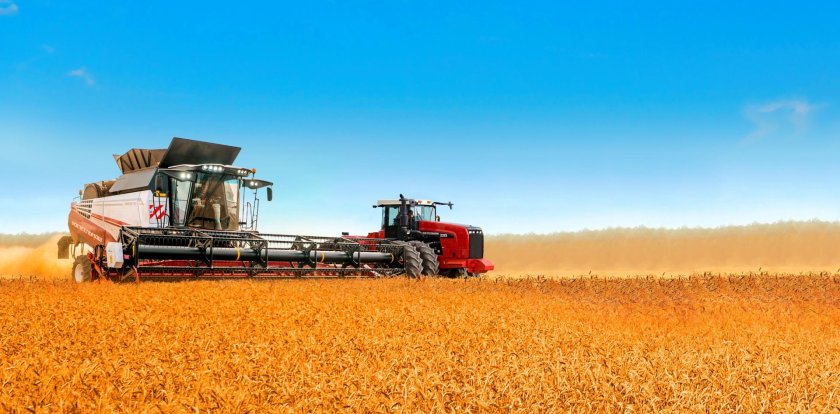 Комбайн Ростсельмаш в поле