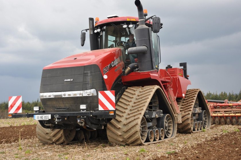 Трактор Case 620 Quadtrac