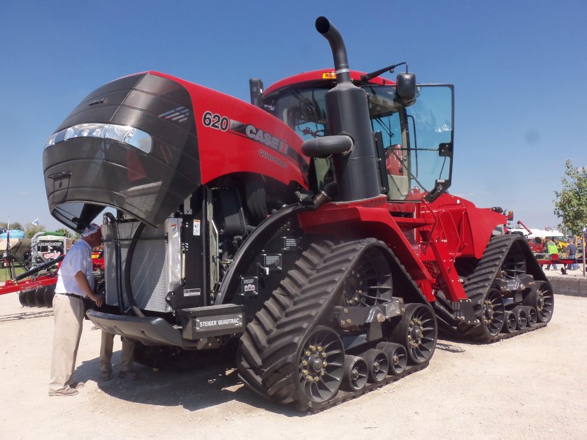 Трактор Case 620 Quadtrac