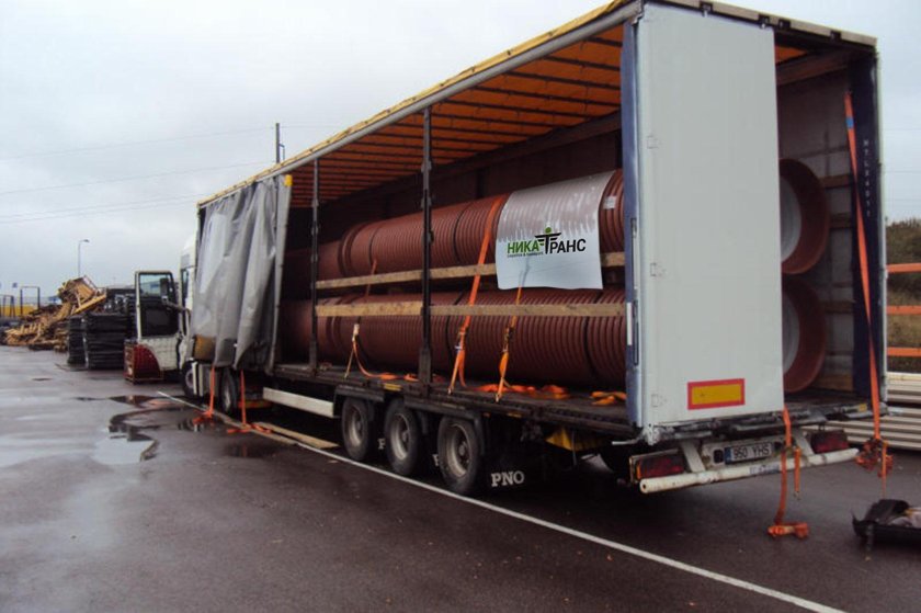Грузовик для перевозки труб