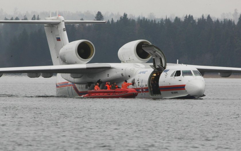 Самолет бе-200 МЧС