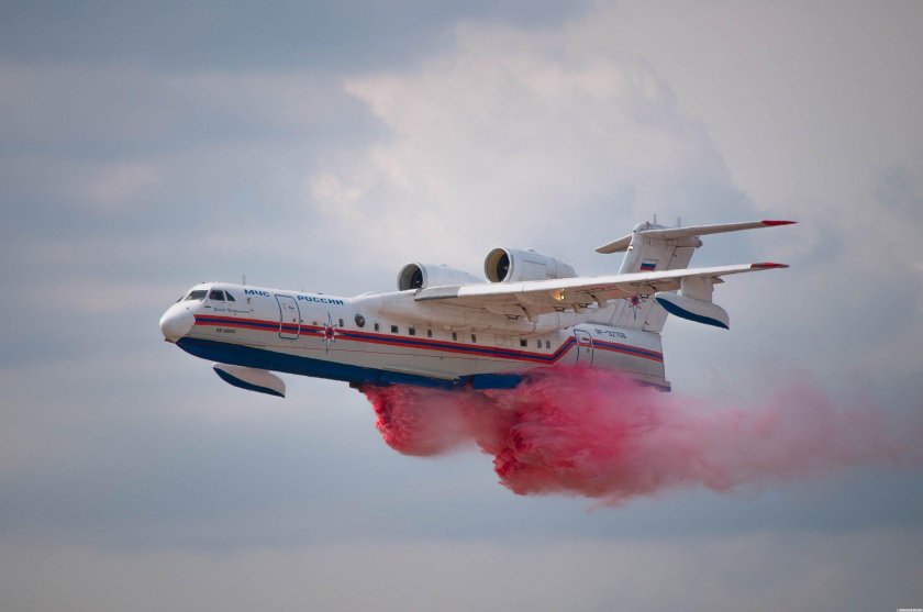 Самолет МЧС России бе 200