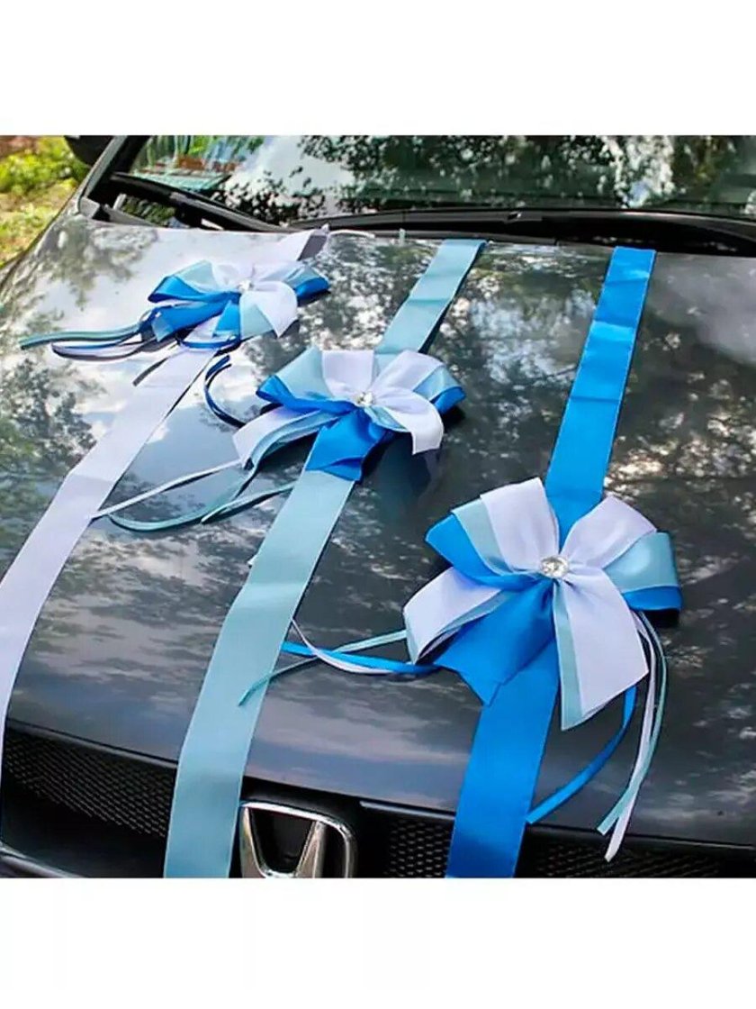 Украшение свадебной машины лентами