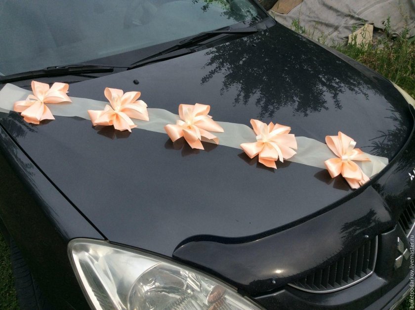 Украшение машины на свадьбу