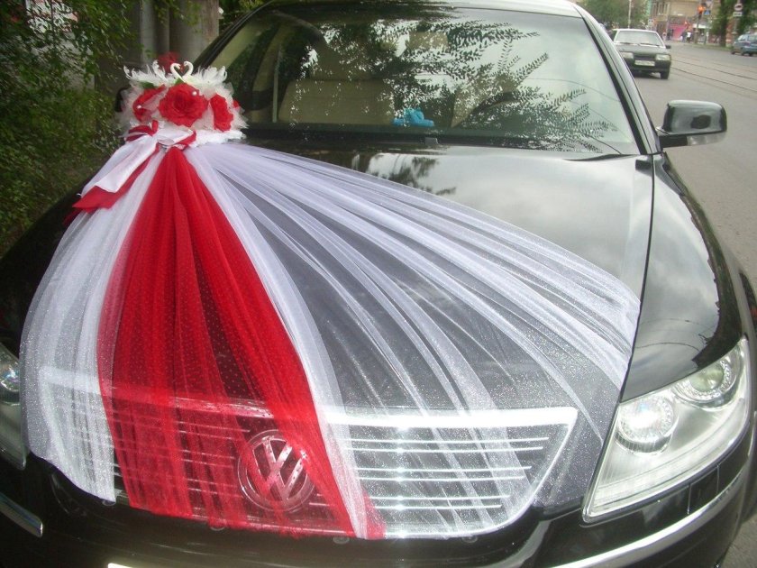 Украшение свадебного автомобиля
