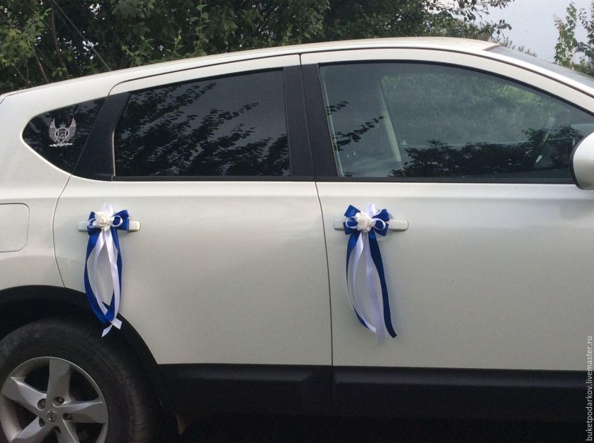 Украшение машины лентами