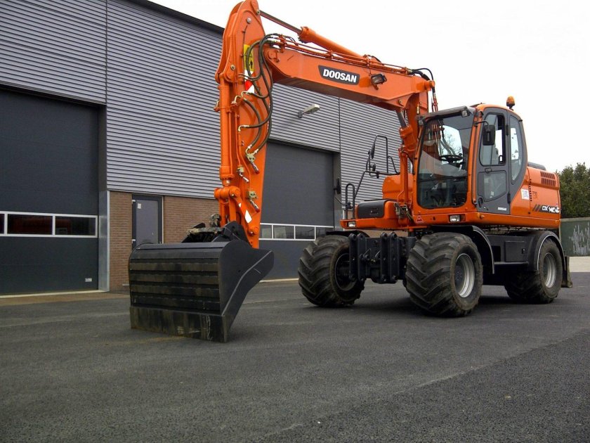 Doosan dx140w