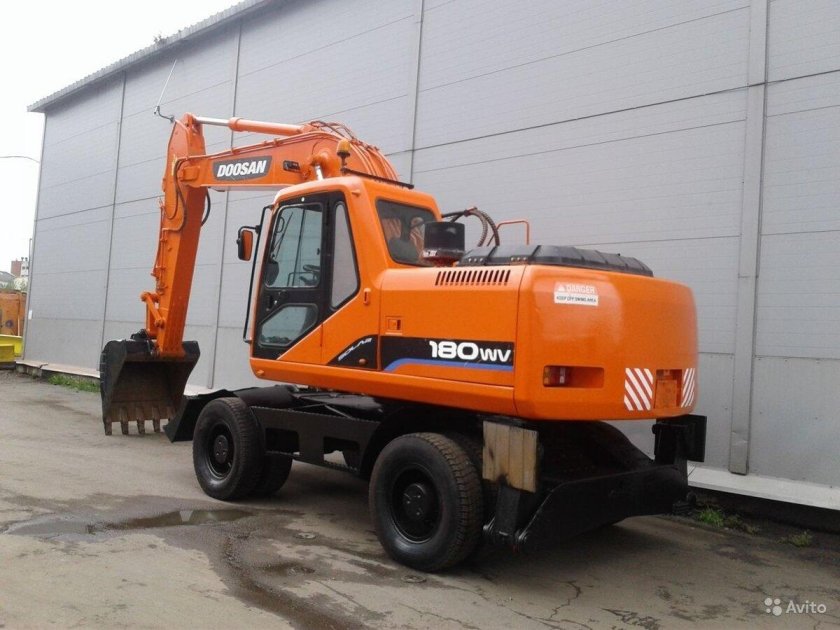 Колесный экскаватор Doosan 180