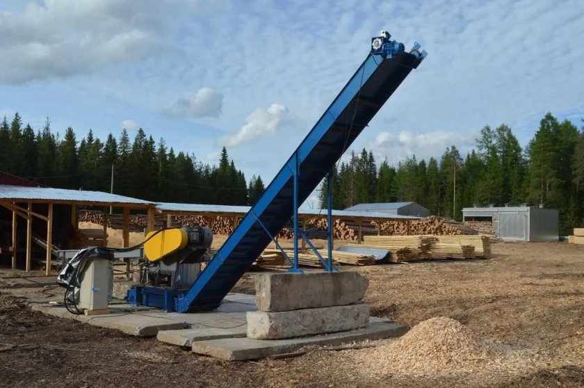 Ленточный конвейер для щепы