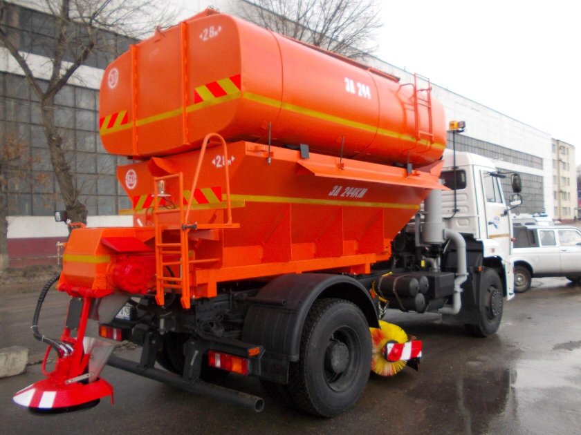 Машина дорожная комбинированная эд244км