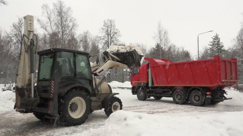 Грузовик для уборки снега