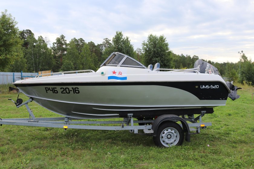Катер УМС 520