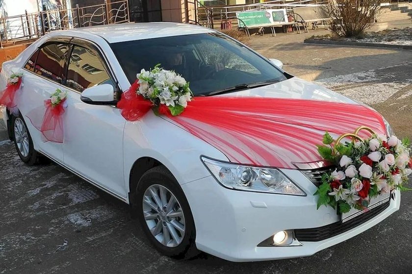 Украшение свадебного автомобиля