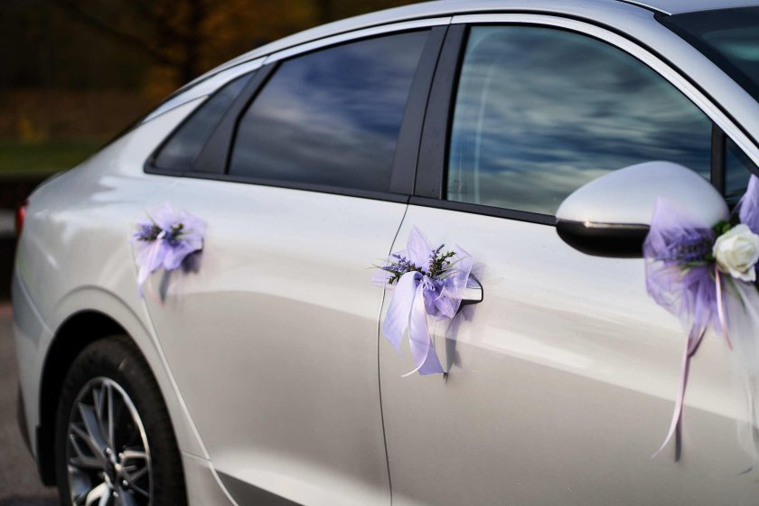Украшение машины на свадьбу