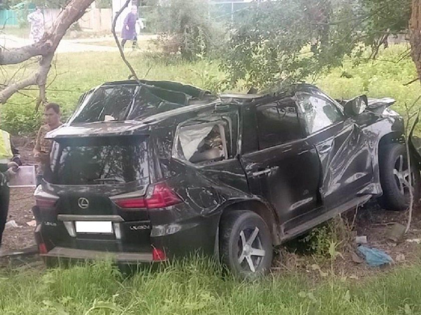 Разбитый Лексус 570 черный