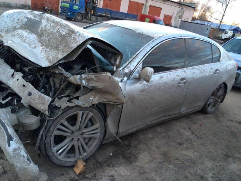 Lexus GS 300 битый