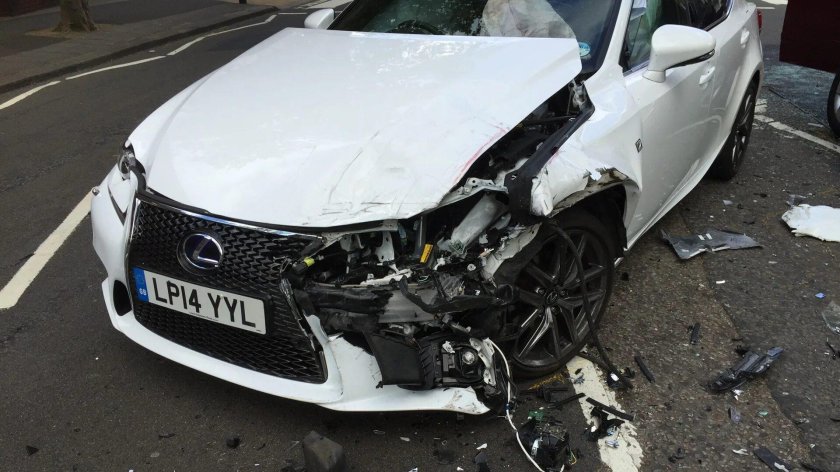 Разбитый Лексус 350