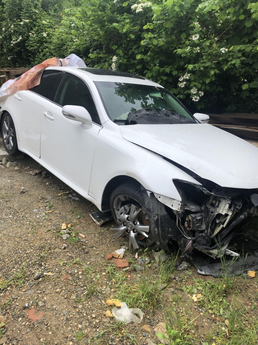 Разбитый Лексус is 250