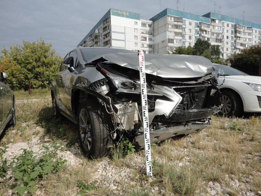 Разбитый Лексус РХ 350
