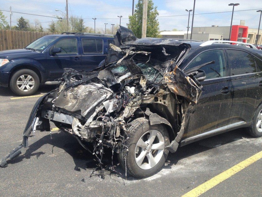 Разбитый Лексус 350