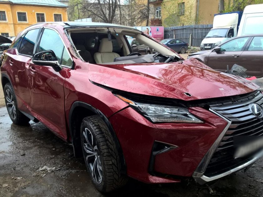 Разбитый Лексус 350