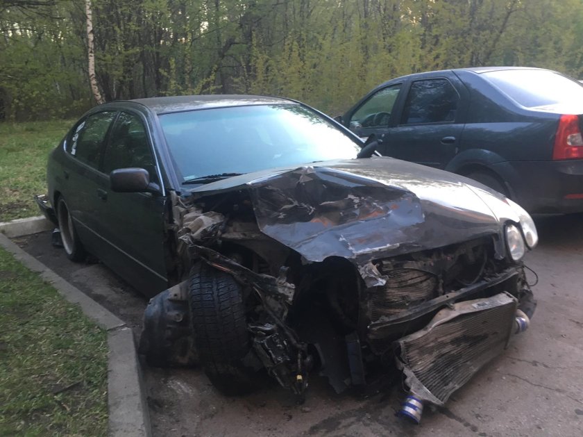 Разбитый Лексус gs300