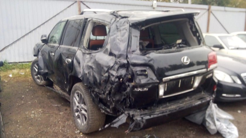 Битый Лексус 570