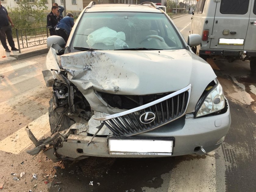 Разбитый Лексус rx350
