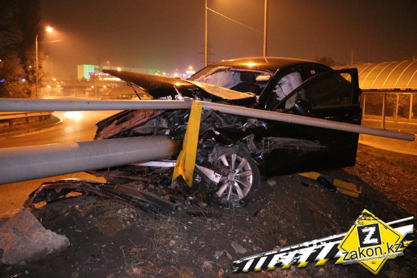 Разбитый Лексус ЛХ