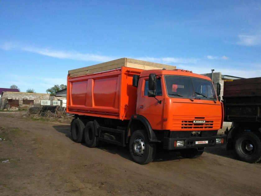 Оранжевый КАМАЗ 45143