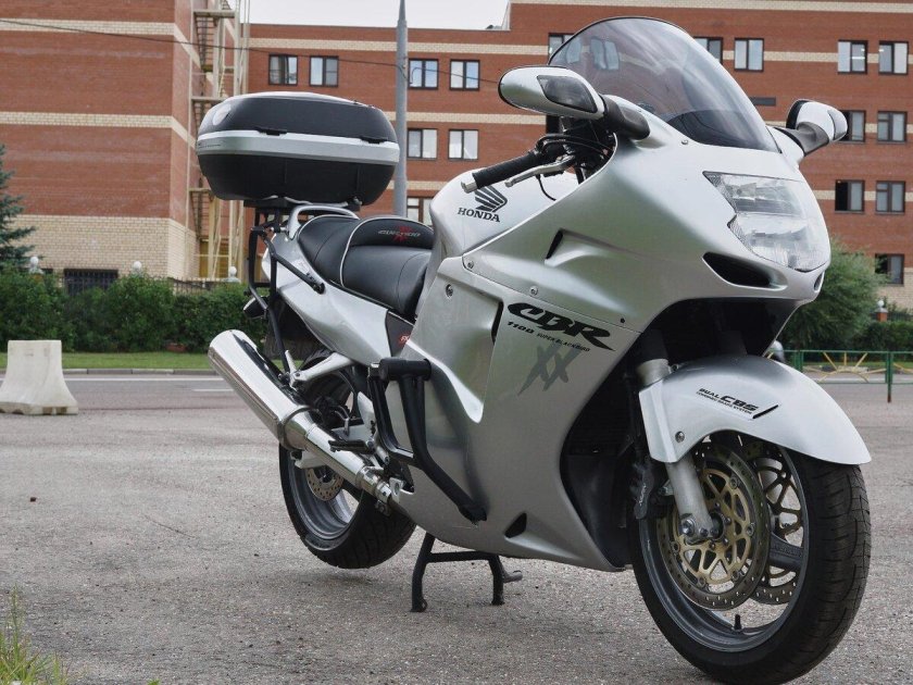 СБР 1100 Дрозд с пилотом