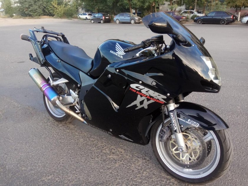 Honda CBR 1100 Blackbird черный