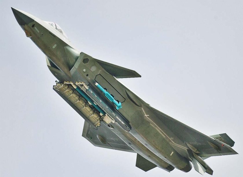 Китайский истребитель 5 поколения j-20