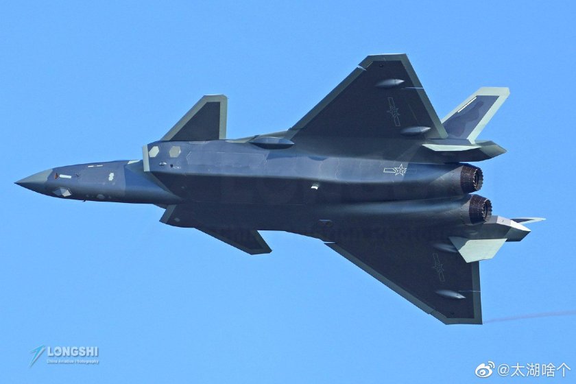 Китайские истребители j-20 и j-31