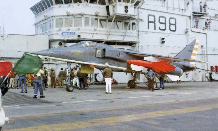 Опытный палубный истребитель-бомбардировщик Sepecat Jaguar m