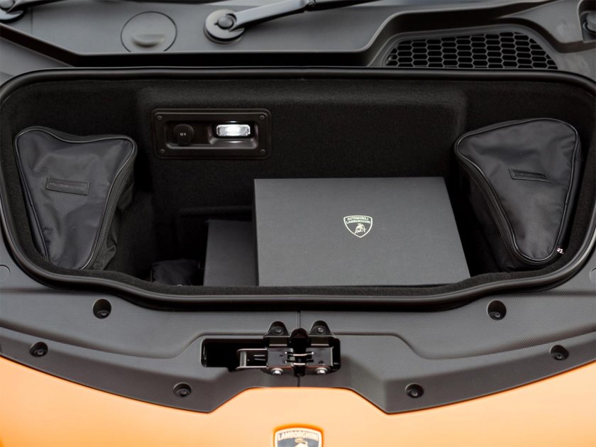 Ламборгини Хуракан багажник