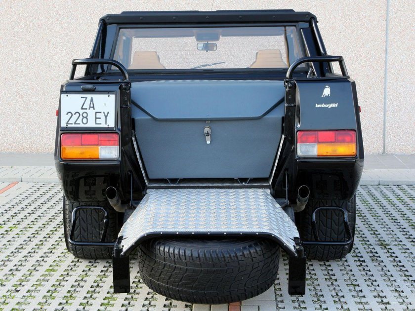 Lamborghini lm002