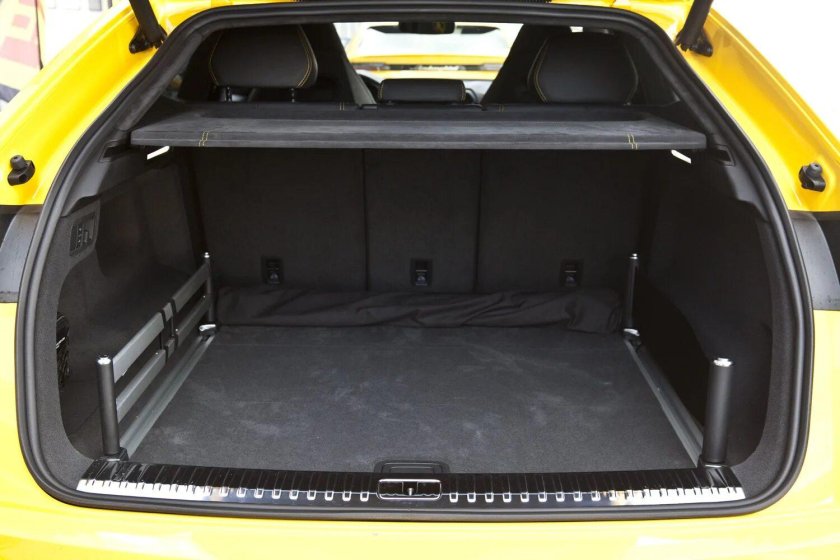 Lamborghini Urus багажник